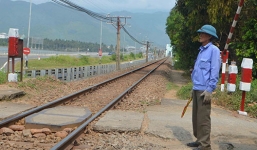 Tang thương gia đình hai chị em dâu bị tàu cán tử vong khi đi thăm em chồng